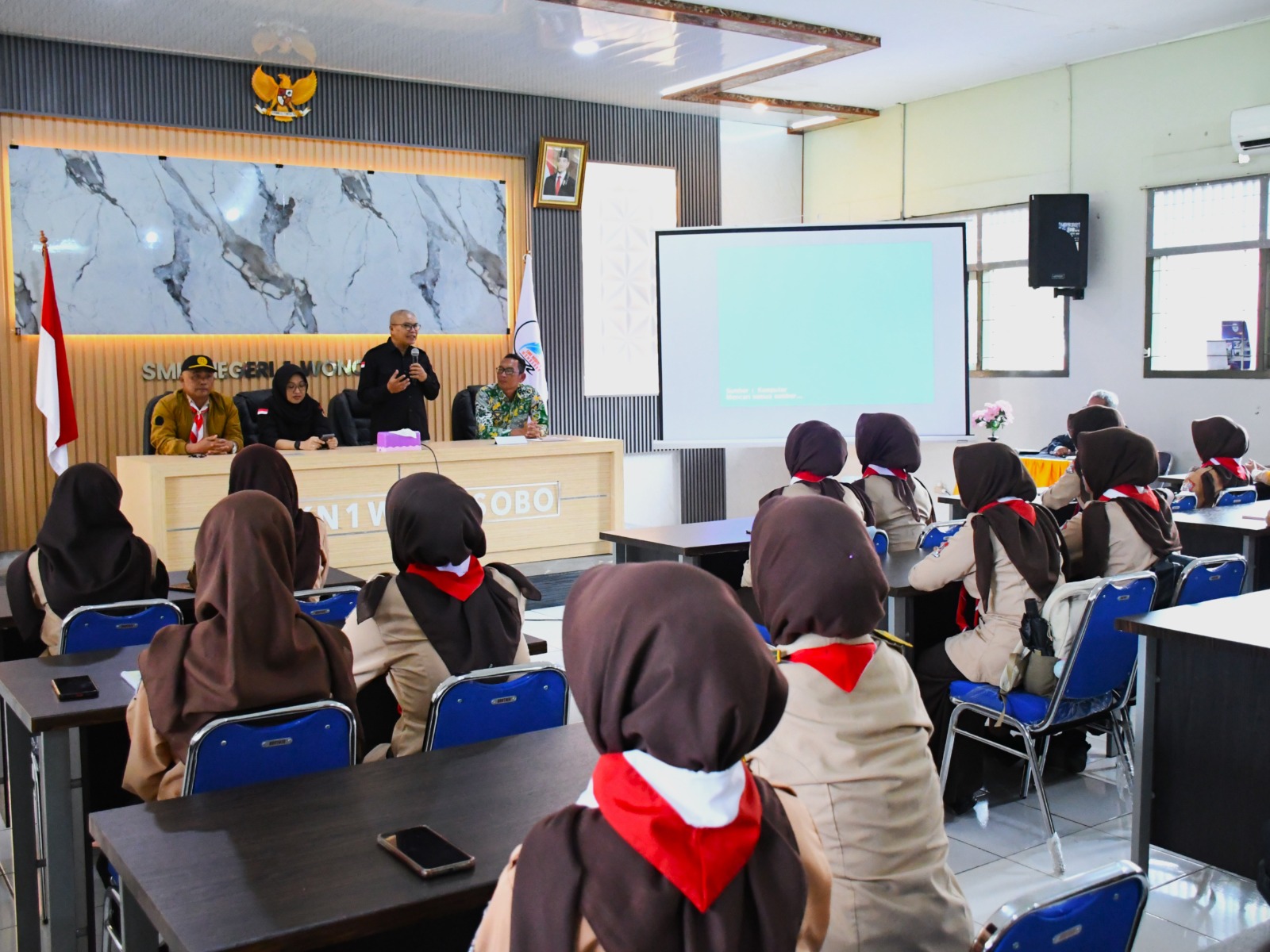 Bawaslu Wonosobo saat melakukan sosialisasi Saka Adhyasta di SMKN 1 Wonosobo