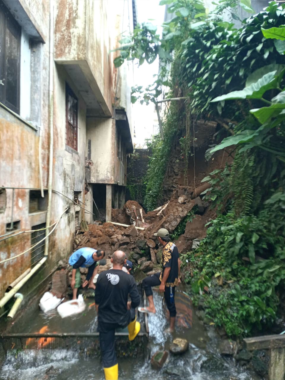 Lokasi senderan longsor Kantor Bawaslu Kabupaten Wonosobo 
