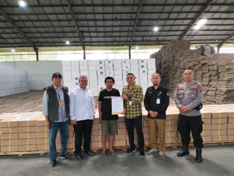 Awasi Logistik di Gudang