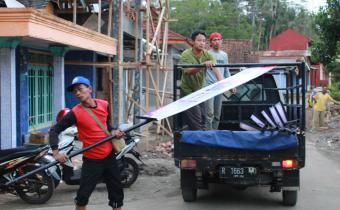 Membuat Posko Pengawasan di Desa Lebak Kecamatan Kaliwiro
