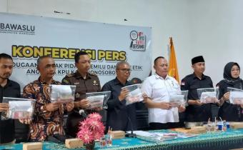 Konferensi Pers Kasus Pelanggaran Pidana Pemilu oleh Anggota KPU