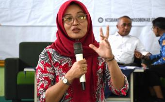 Kordiv P2H Bawaslu Wonosobo saat menyampaikan materi pada Pendidikan Demokrasi Kerakyatan Seri 2
