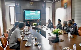 Suasana pertemuan antara Bawaslu Kabupaten Wonosobo dengan jajaran Rektorat UNSIQ Wonosobo (17/11/2025)