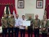 Penandatangan MoU  antara Bawaslu Wonosobo dan Pemerintah Kabupaten Wonosobo 